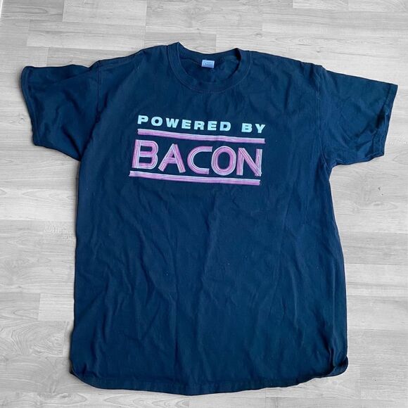 Black Graphic Tee Shirt Powered By Bacon Size Large - Picture 1 of 2